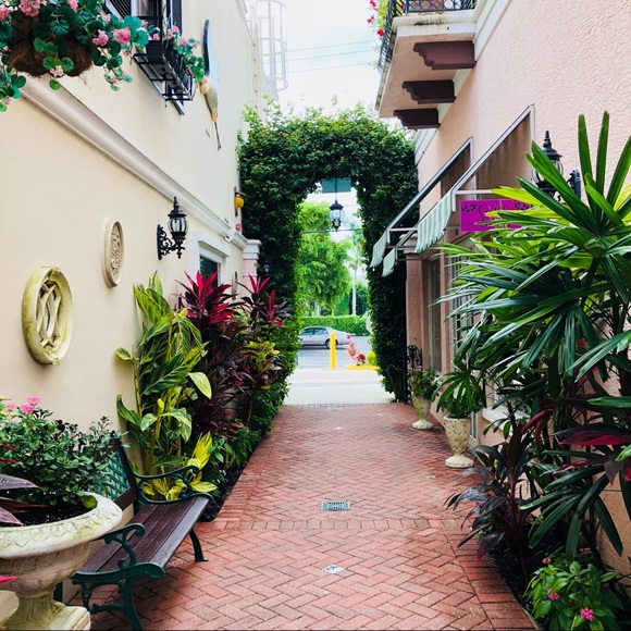 Meet your Posher, Anita - Picture 9 of 11